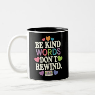 Caneca De Café Em Dois Tons Seja Gentil Palavras Não Rebobinam Divertido