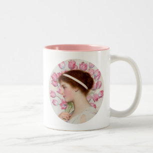 Caneca De Café Em Dois Tons Senhora em vestidos clássicos com tulipas cor-de-r