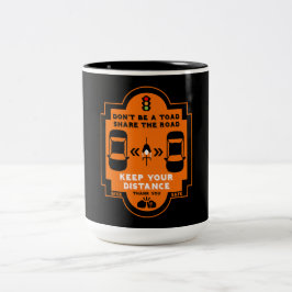 Caneca De Café Em Dois Tons Sensibilização para a segurança rodoviária