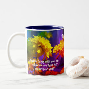 Caneca De Café Em Dois Tons Siga a sua citação inspiracional de flores do cora