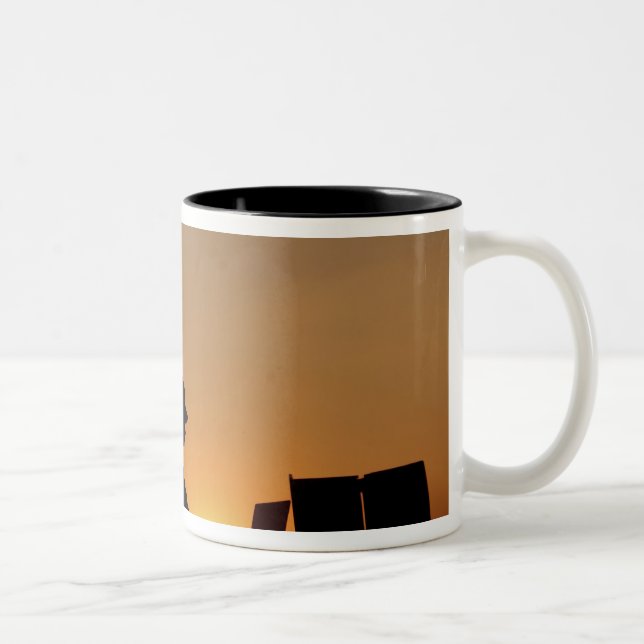 Caneca De Café Em Dois Tons Silhouettes (Direita)