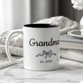 Caneca De Café Em Dois Tons Simple Script Bow Grandma Est. Year