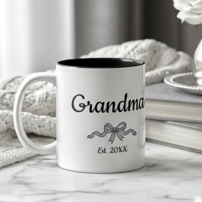 Caneca De Café Em Dois Tons Simple Script Bow Grandma Est. Year (Criador carregado)