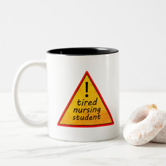 Caneca De Café Em Dois Tons Sinal de Alerta de Estudante de Enfermagem Cansado