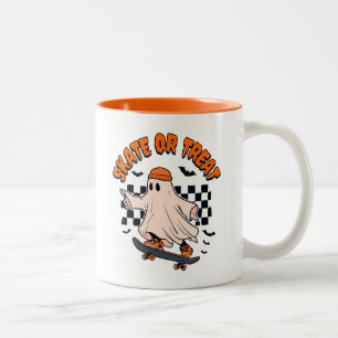 Caneca De Café Em Dois Tons Skate ou Tratar o Dia das Bruxas do Fantasma