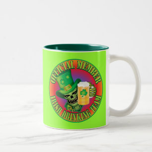 Caneca De Café Em Dois Tons Skull da Equipe do Bebendo Irlandês