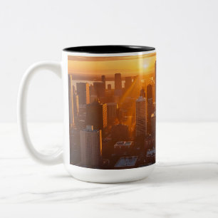 Caneca De Café Em Dois Tons Skyline Cinematográfico na Hora do Ouro - Urbano M