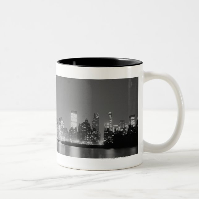 Caneca De Café Em Dois Tons Skyline da cidade na noite (Direita)