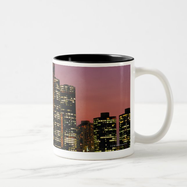 Caneca De Café Em Dois Tons Skyline de Detroit, Michigan na noite (Direita)