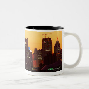 Caneca De Café Em Dois Tons Skyline de Detroit no por do sol colorido