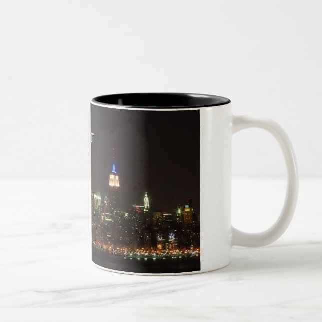 Caneca De Café Em Dois Tons skylinenight, New York, NY (Direita)