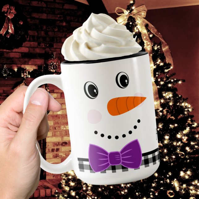 Caneca De Café Em Dois Tons Snowman Face Purple Bowtie Black Buffalo Xadrez (Criador carregado)