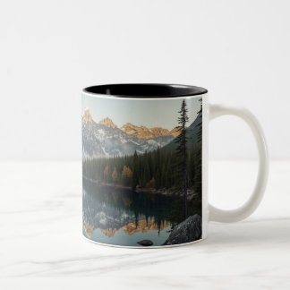 Caneca De Café Em Dois Tons Snowy Mountain Lake Scenic