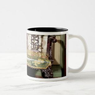 Caneca De Café Em Dois Tons Sofá cinzelado, com o assento da tapeçaria,