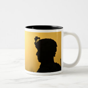 Caneca De Café Em Dois Tons soldados