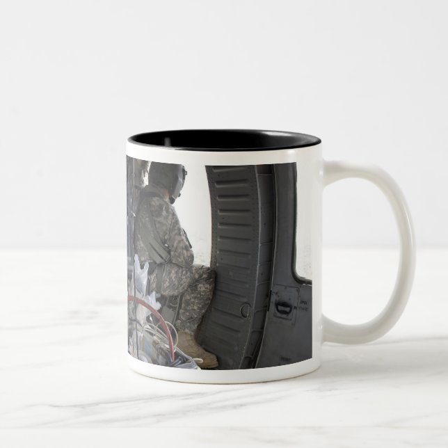 Caneca De Café Em Dois Tons soldados vigiam por perigo (Direita)