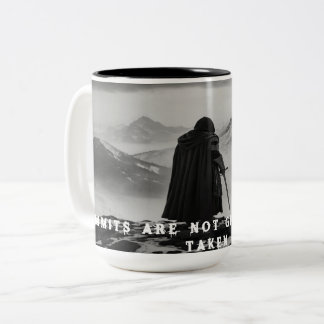 Caneca De Café Em Dois Tons Solitária Warrior Mug - Fantasia Negra e Branca