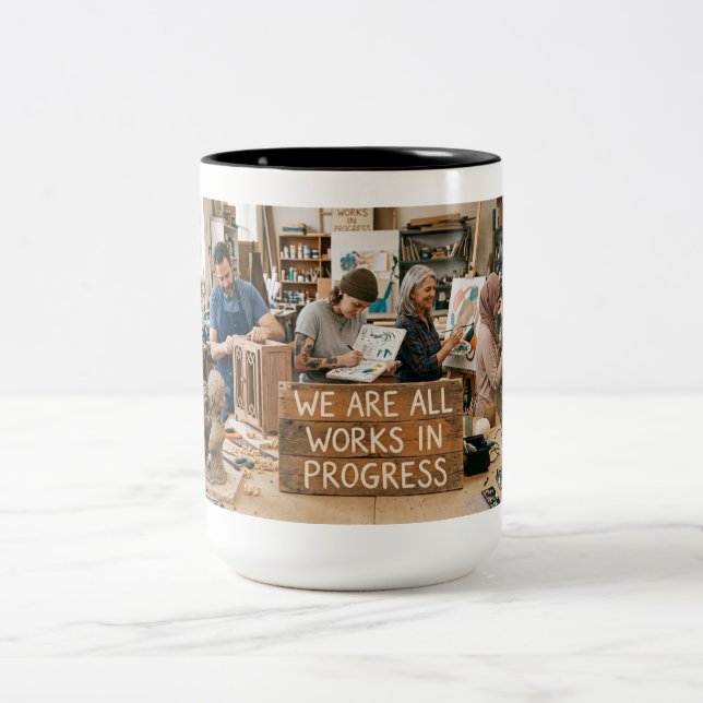 Caneca De Café Em Dois Tons Somos Todos Trabalhos em Andamento (Centro)