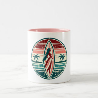 Caneca De Café Em Dois Tons "Sonhos de surfe: garota gostosa e surfboard"