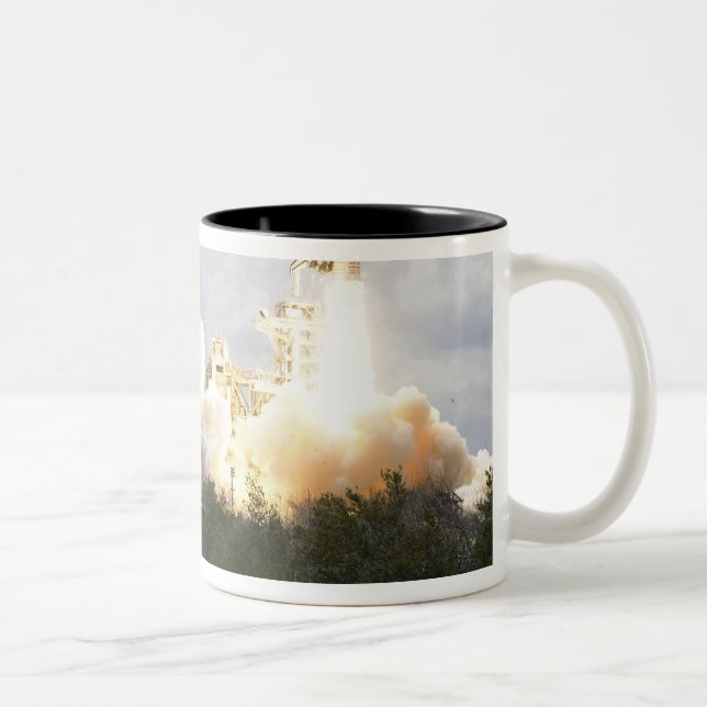 Caneca De Café Em Dois Tons Space Shuttle Atlantis levanta 22 (Direita)