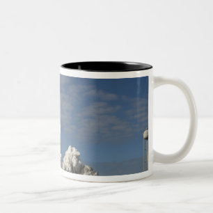 Caneca De Café Em Dois Tons Space Shuttle Atlantis levanta 23