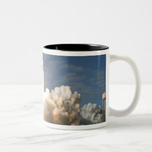Caneca De Café Em Dois Tons Space Shuttle Atlantis levanta 24