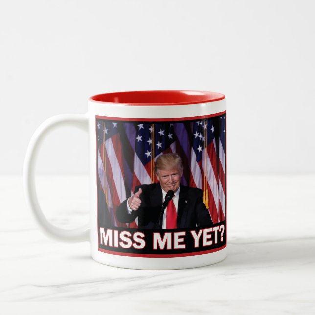 Caneca De Café Em Dois Tons Srta.-Me-Ainda-Trump (Esquerda)