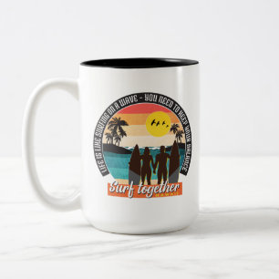 Caneca De Café Em Dois Tons Surfar juntos - Mantenha o equilíbrio