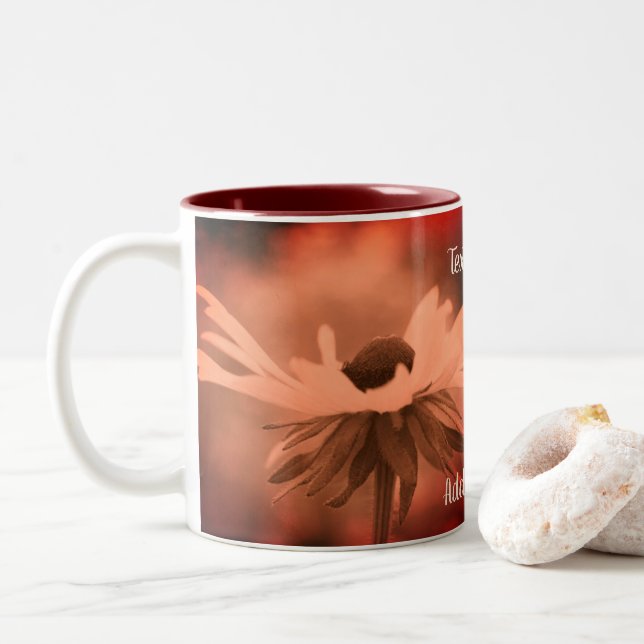 Caneca De Café Em Dois Tons Susan De Olhos Negros Com Idade Personalizada (Com Donut)