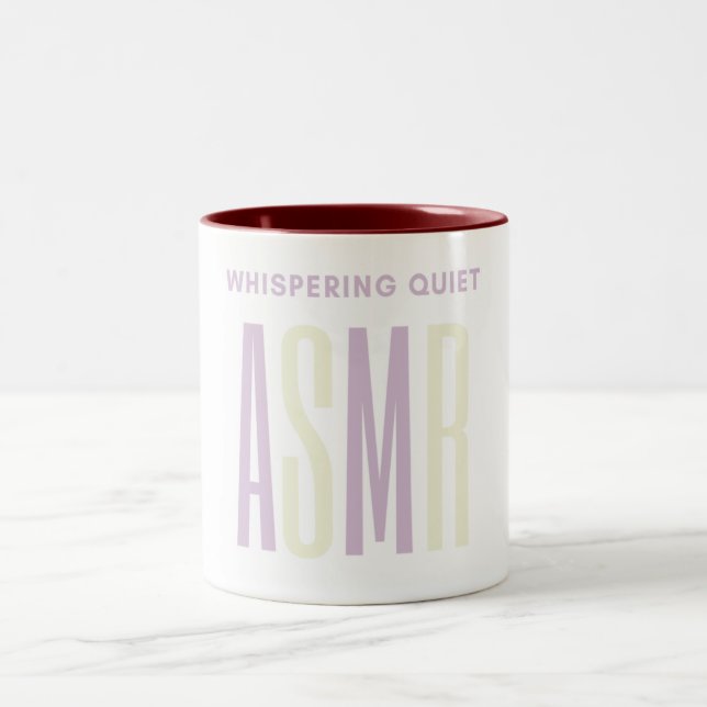 Caneca De Café Em Dois Tons Sussurrando ASMR silencioso. (Centro)