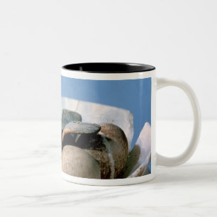 Caneca De Café Em Dois Tons Tampa de um frasco do alabastro decorado com um