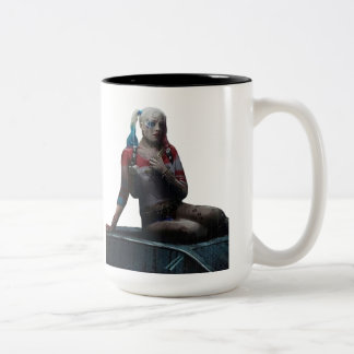 CANECA DE CAFÉ EM DOIS TONS TAZA HARLEY QUINN SENTADA