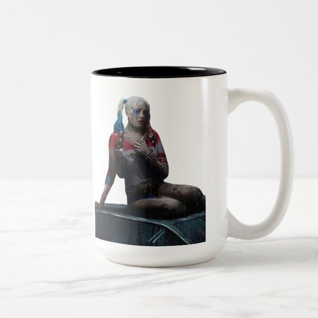 CANECA DE CAFÉ EM DOIS TONS TAZA HARLEY QUINN SENTADA (Direita)