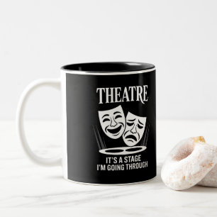 Caneca De Café Em Dois Tons Teatro é um estágio pelo qual estou passando