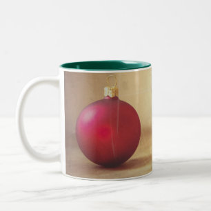 Caneca De Café Em Dois Tons Tema de Natal com bola de Natal