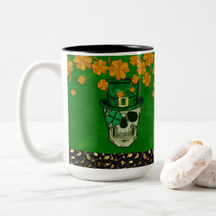 Caneca De Café Em Dois Tons Tema do Dia de Patrick com Caveira e Shamrock