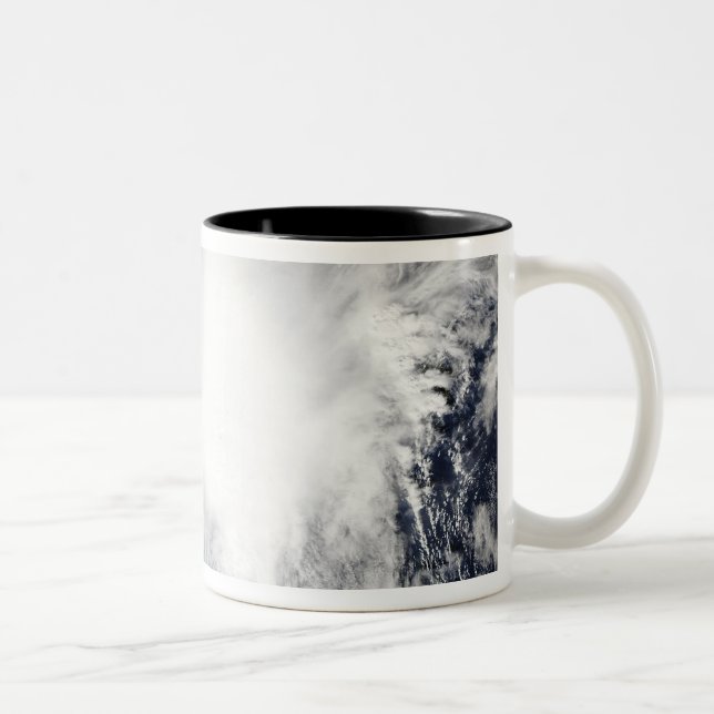 Caneca De Café Em Dois Tons Tempestade tropical Nida sudeste de Kadena (Direita)