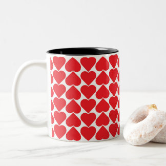 Caneca De Café Em Dois Tons Teste padrão vermelho dos corações