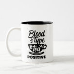 Caneca De Café Em Dois Tons Tipo Sanguíneo Tea Positive Funny Tea Lover Puns<br><div class="desc">Tipo Sanguíneo Chá Positivo. Um design de chá engraçado para aqueles que adoram tomar chá gelado ou chá quente de manhã. Legal e doce mercadoria tipográfica para amante do chá. Perfeito para celebrar o Dia Nacional do Chá Forçado. presente de Natal e excelente para família e amigos.</div>