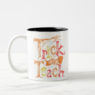 Caneca De Café Em Dois Tons Tiro Ou Ensino Dia de as Bruxas engraçado De Profe