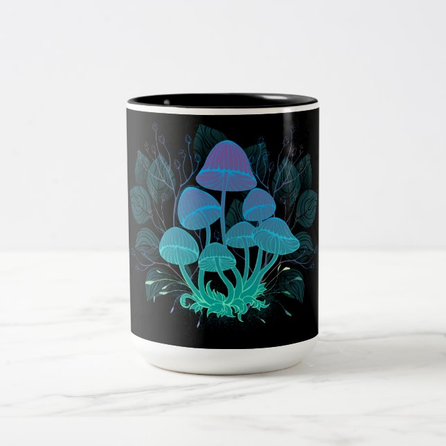 Caneca De Café Em Dois Tons Toadstools em arbustos (Centro)