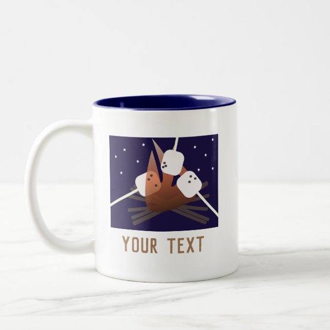 Caneca De Café Em Dois Tons Torrando Marshmallows em Acampamentos Fogueira (Esquerda)