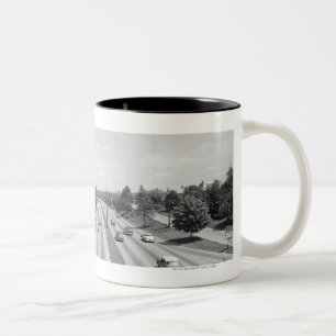 Caneca De Café Em Dois Tons Tráfego na estrada