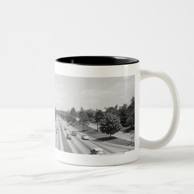 Caneca De Café Em Dois Tons Tráfego na estrada (Direita)