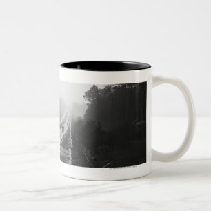 Caneca De Café Em Dois Tons Tráfego na estrada