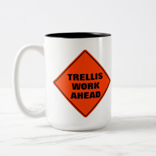 Caneca De Café Em Dois Tons Trellis de laranja engraçada trabalha na frente do