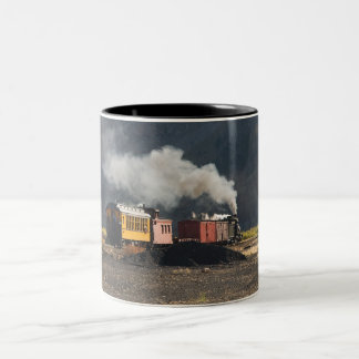 Caneca De Café Em Dois Tons Trem do vapor