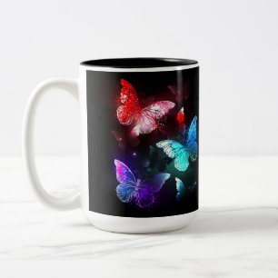 Caneca De Café Em Dois Tons Três Borboletas brilhantes sobre o fundo noturno