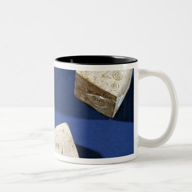 Caneca De Café Em Dois Tons Três dados, da acrópole em Osteria (Direita)