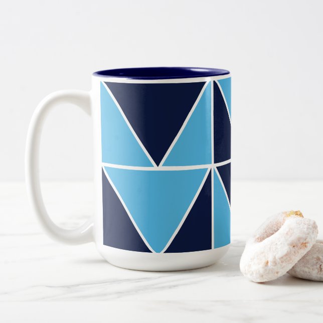 Caneca De Café Em Dois Tons Triângulo Geométrico Azul Marinho (Com Donut)